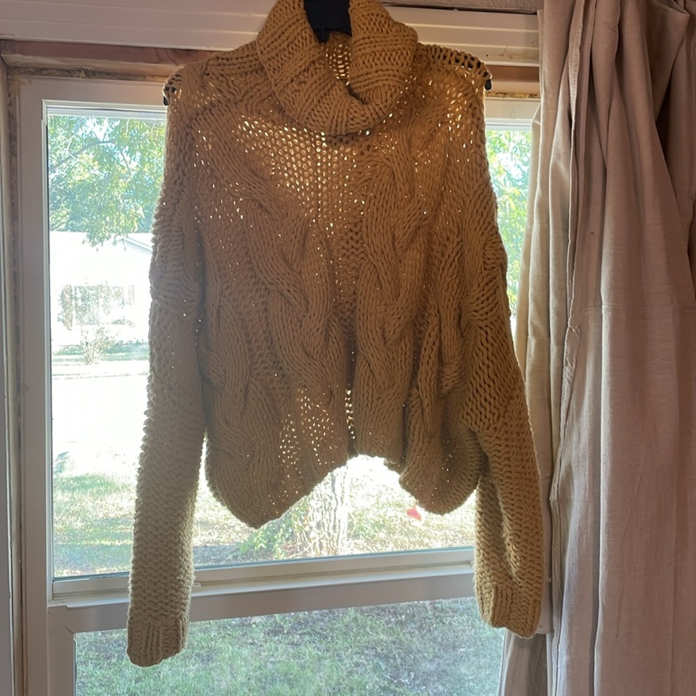 Mustard yellow turtleneck sweater/ small